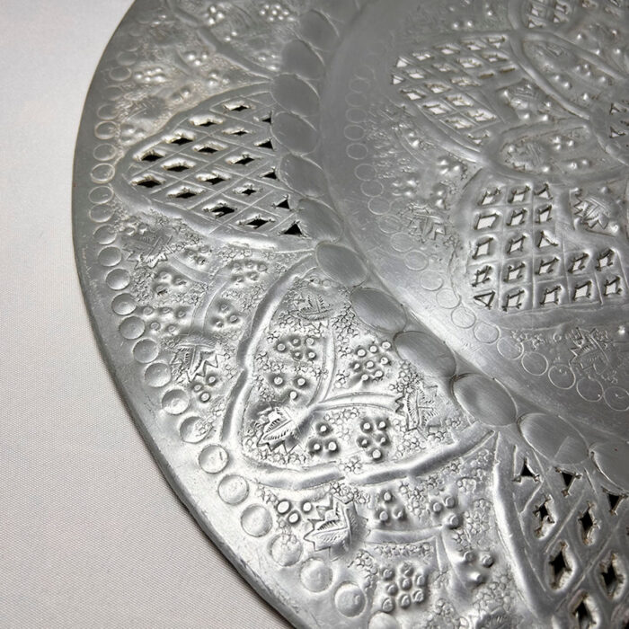 Bandeja Redonda Em Alumínio Decorativa - 260522 - Imagem 2